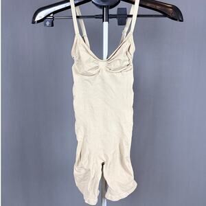 SKIMS Sand Seamless Sculpt Mid Thigh Bodysuit - Women’s Size Medium NWOT Beige